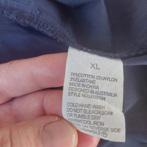 Liz Jordan, size XL, navy blue, zip up front, tailored style shirt - Picture 4 of 4